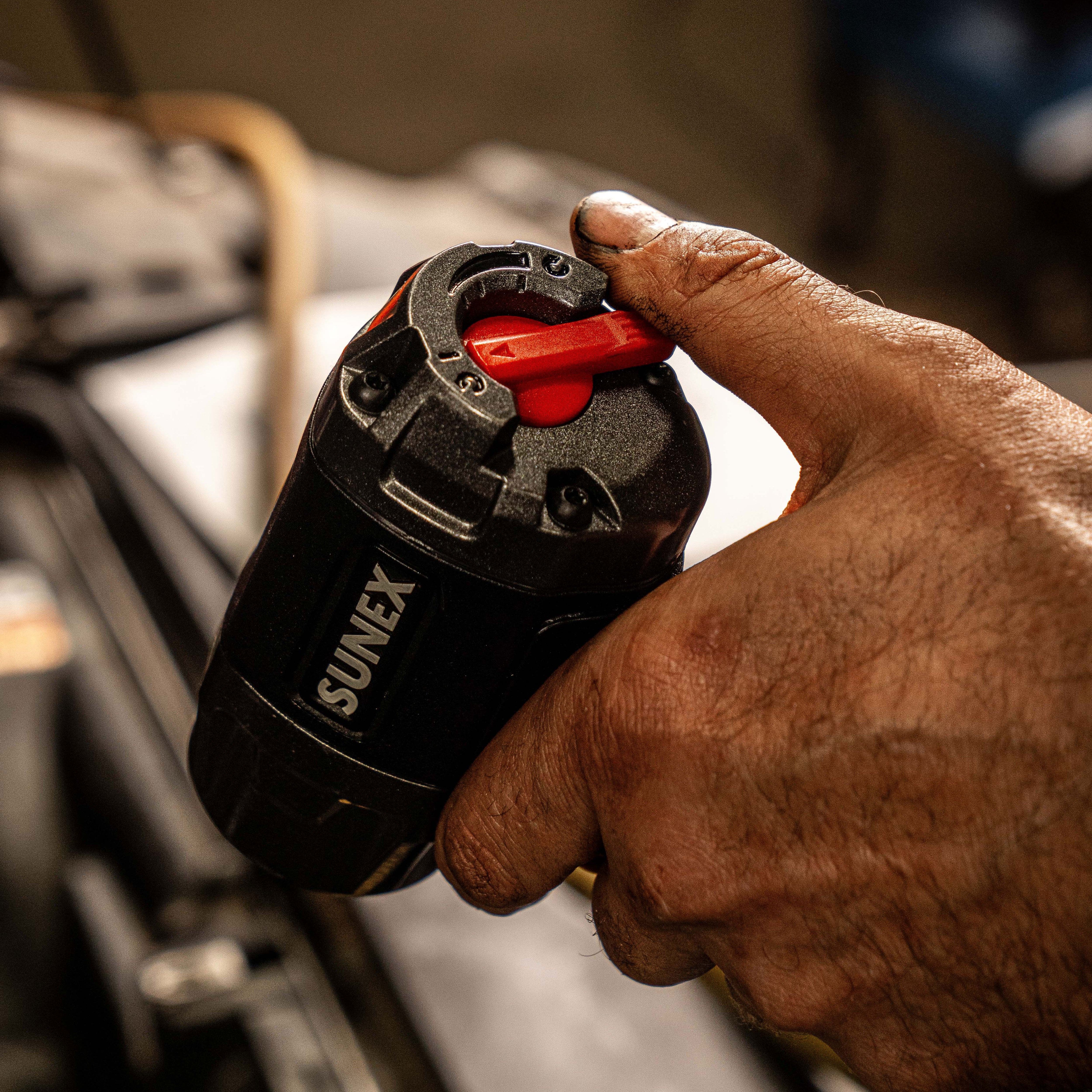 Sunex Tools SX3802 3/8" Drive Magnesium Composite Impact Wrench - magnesium alloy housing detail
