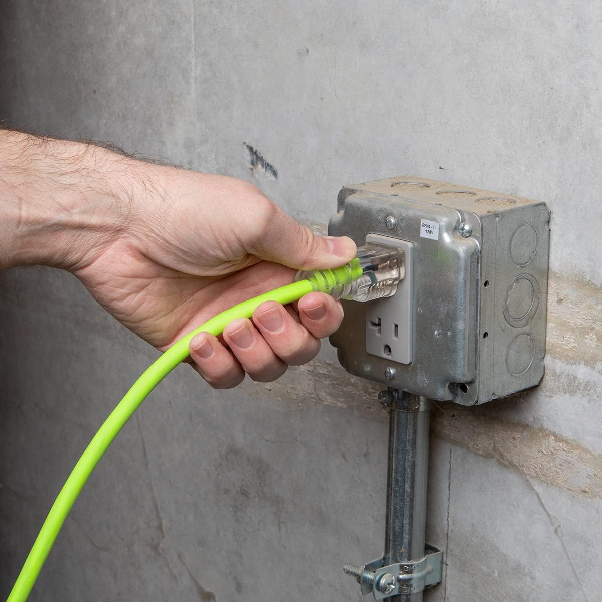 Legacy Manufacturing FZ512935 100 FT. FLEXZILLA PRO EXTENSION CORD, 10/3 SJTW, LIGHTED PLUG, INDOOR/OUTDOOR, ZILLAGREEN, 1875W, 15A