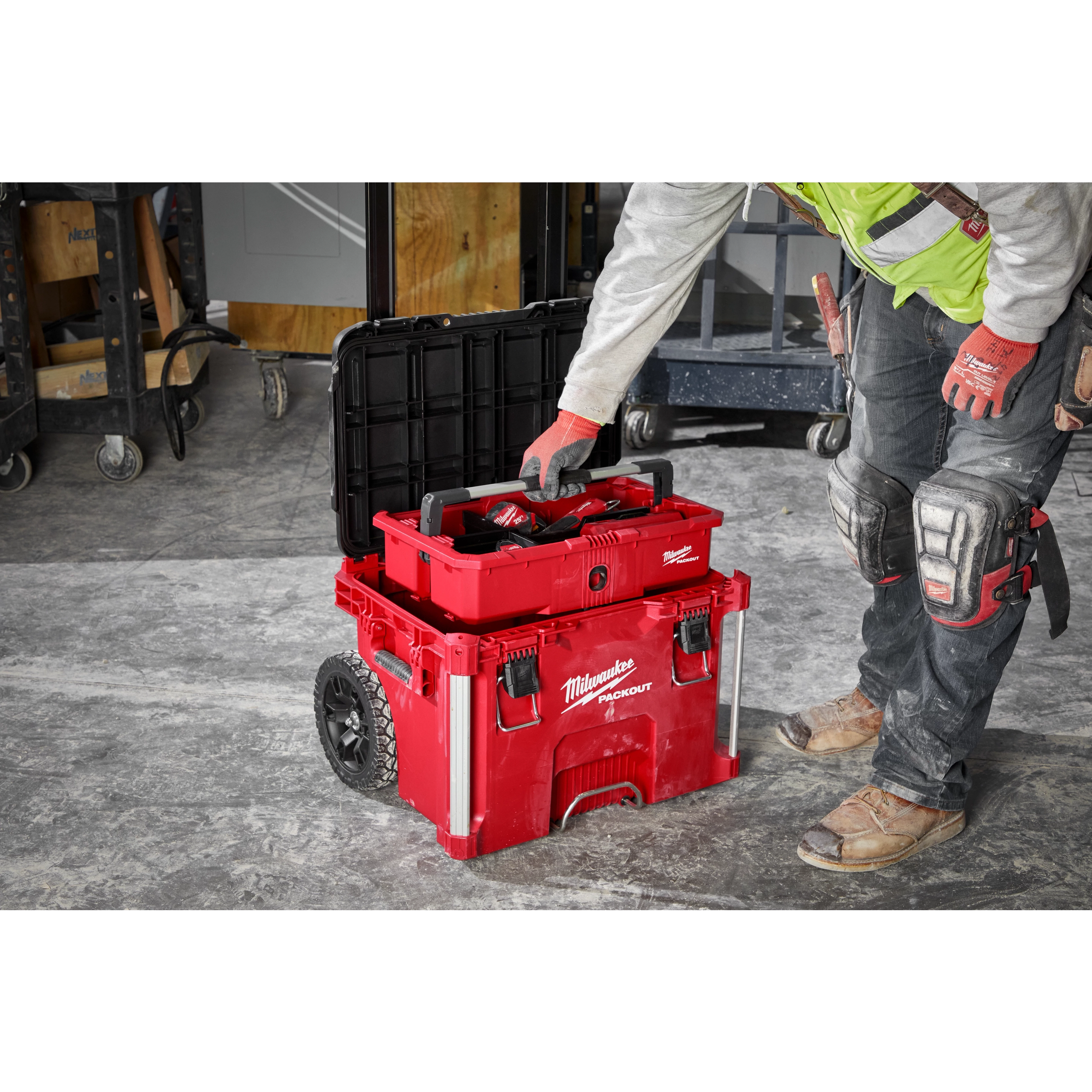 Milwaukee Tool 48-22-8427 PACKOUT Rolling Tool Box