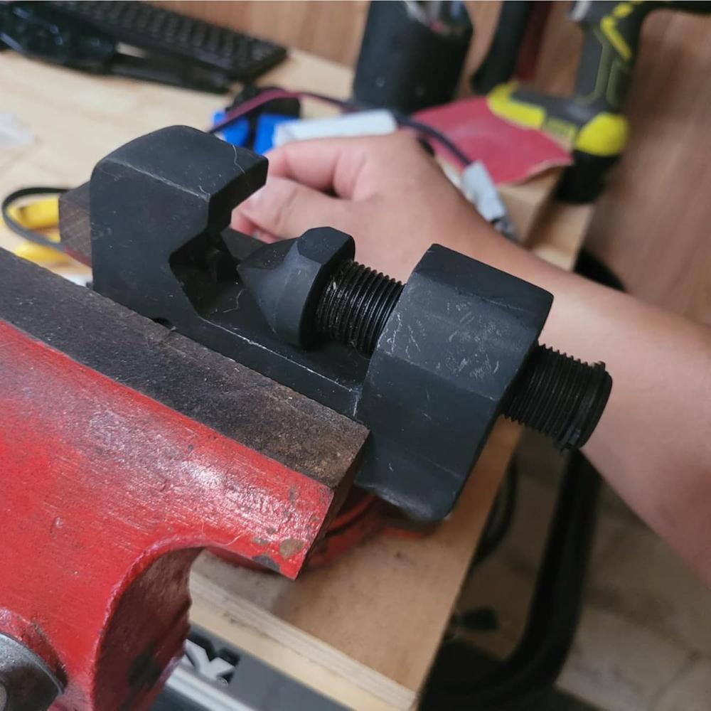 EZ Red B7946 3-Point Crimping Tool – Heavy-Duty Wire Crimper