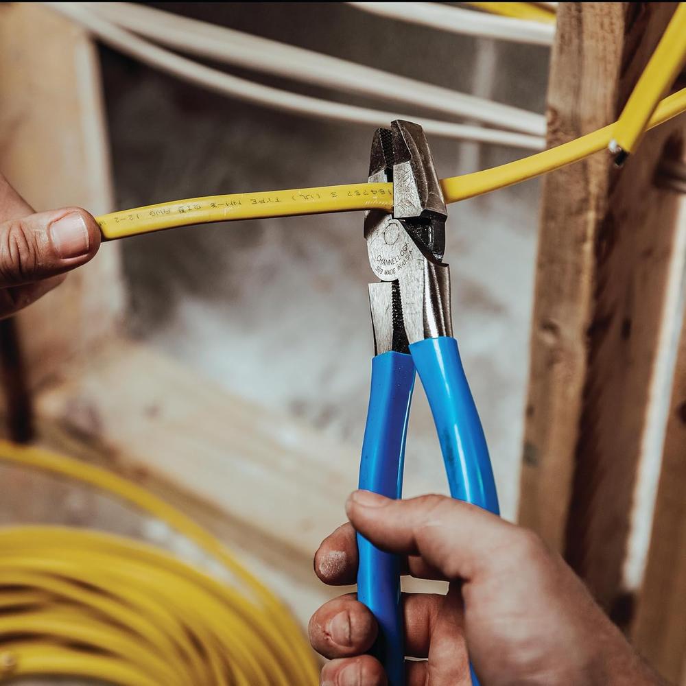Channellock 369 9.5-Inch Lineman's Pliers | Xtreme Leverage Technology (XLT) Requires Less Force to Cut than Other High-Leverage Models | Forged from High Carbon Steel | Made in the USA, Blue Handle