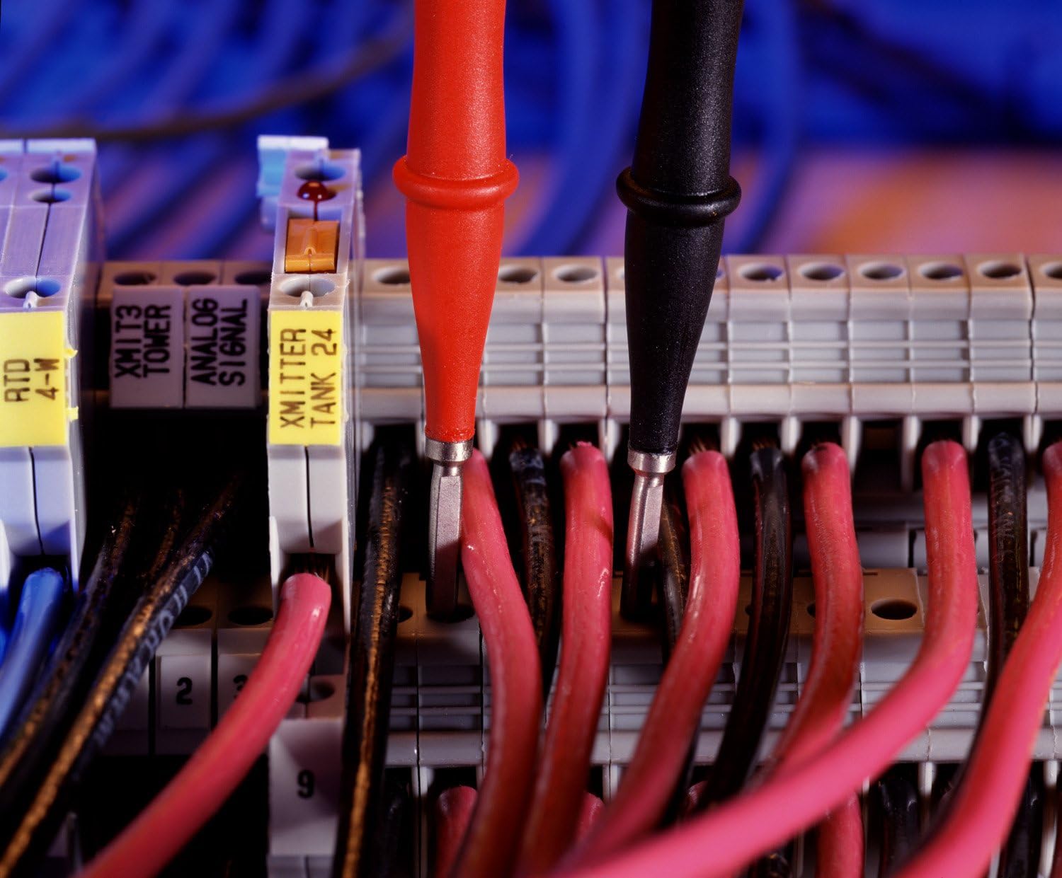 Fluke 650887 TEST PROBES  SLIM-REACH  FLAT BLADE - MODEL #TP1