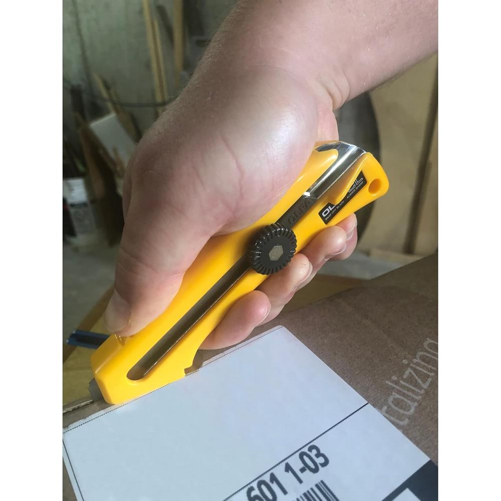 Couteau utilitaire pour matériaux d'emballage Olfa CL 18 mm