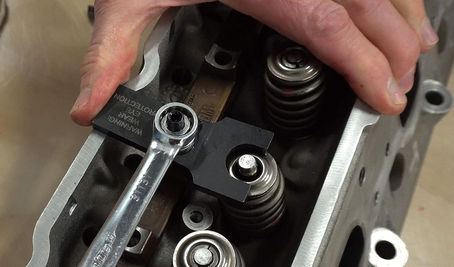 Lisle 16560 GM LS VALVE SPRING COMPRESSOR