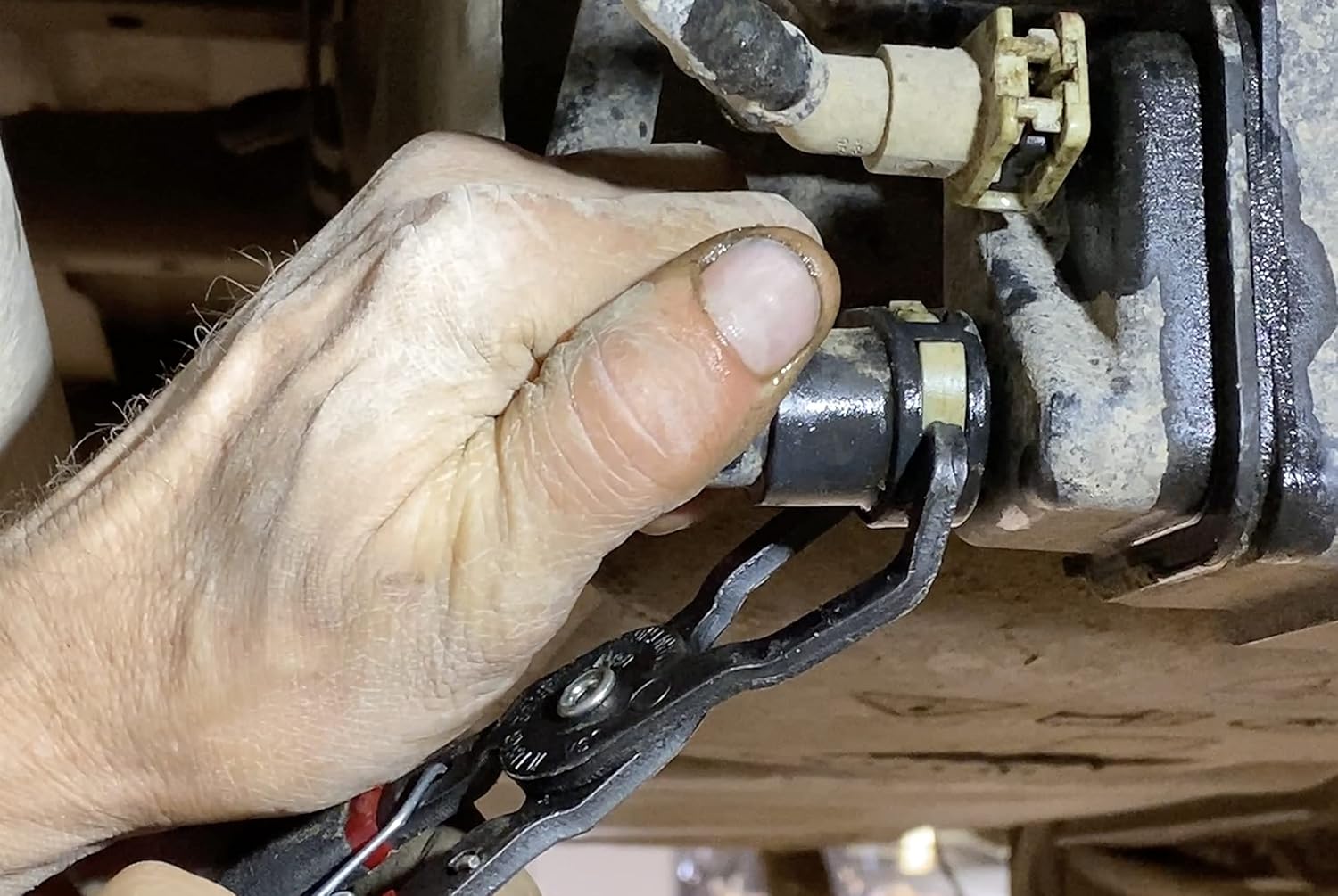 Lisle 37140 45 DEGREE DISCONNECT PLIERS FOR FUEL LINES, EVAP LINE FITTINGS AND DEF FITTINGS