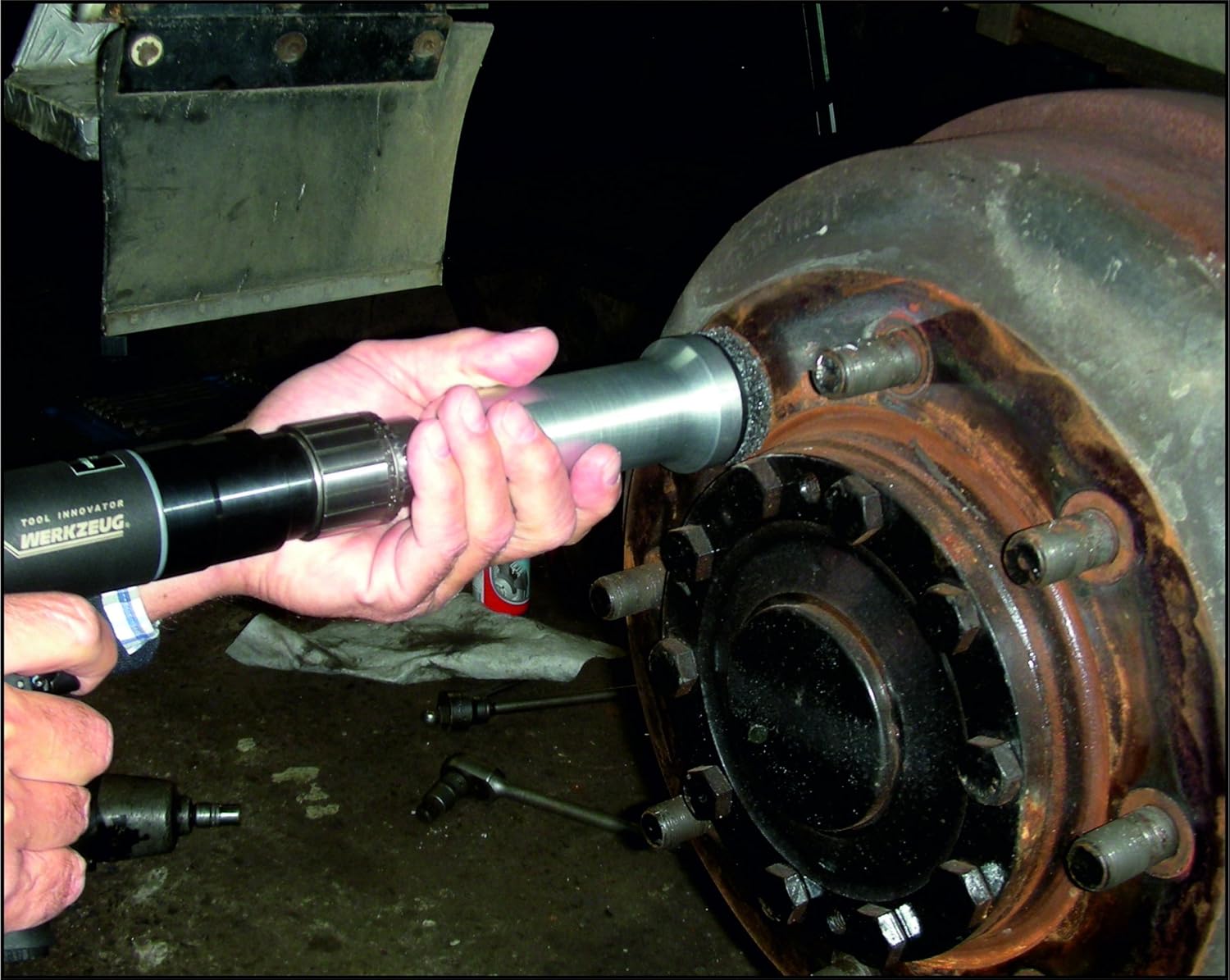 Mueller-Kueps 433 918 Aluminum Type 2 Wheel Hub Grinder for Trucks