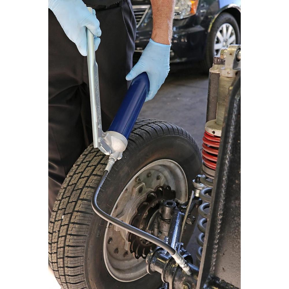 Lincoln 1147 Heavy Duty Lever-Action Manual Grease Gun with 18-inch Whip Hose and Dual Lip Follower to Prevent Grease Bypass