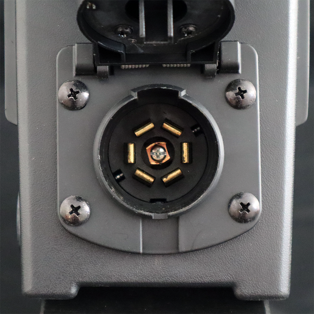 IPA Tools 9101 Light Ranger MUTT 7-Way Spade Pin connector close-up detail