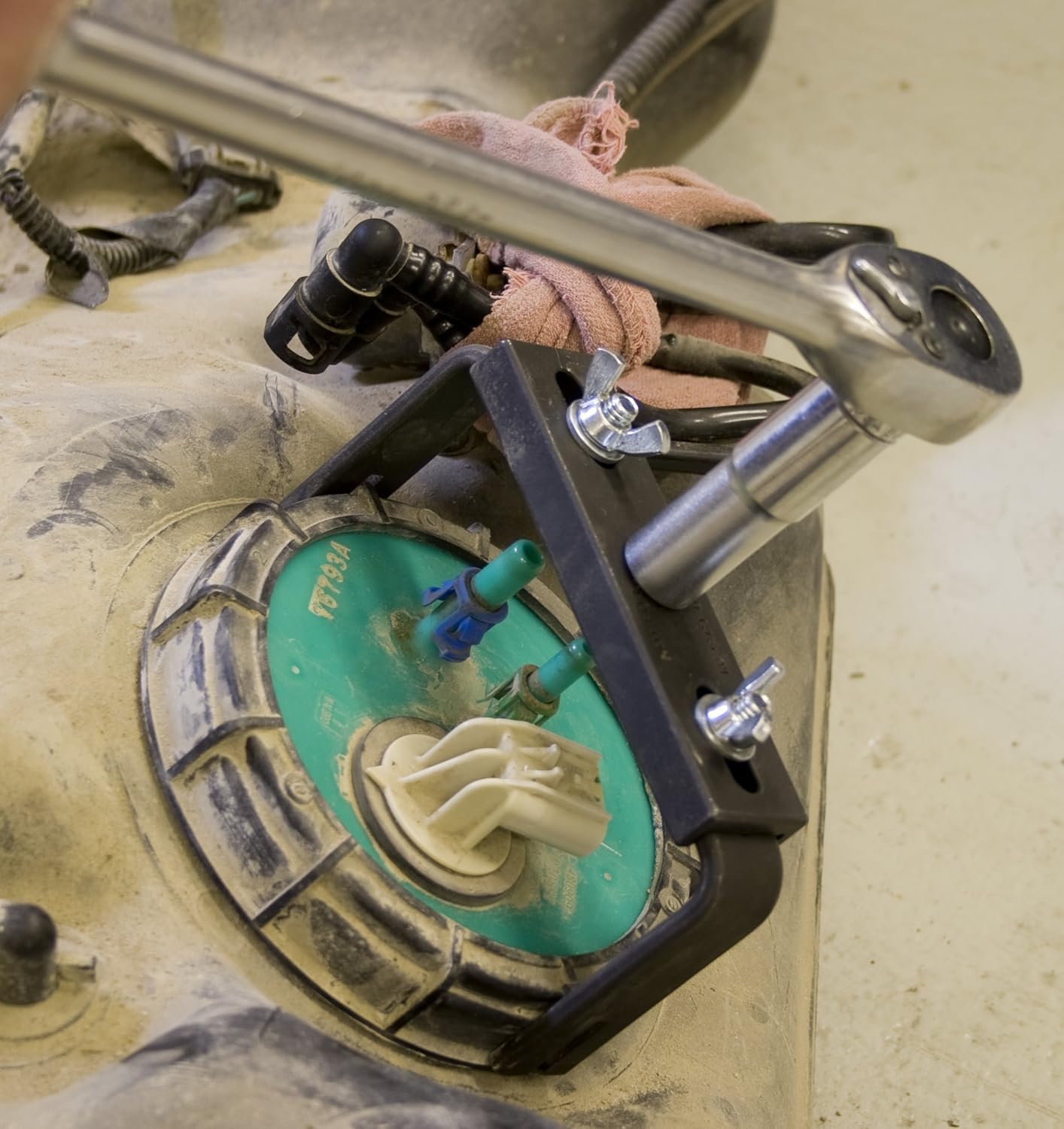 Lisle 63000 FUEL TANK LOCK RING TOOL