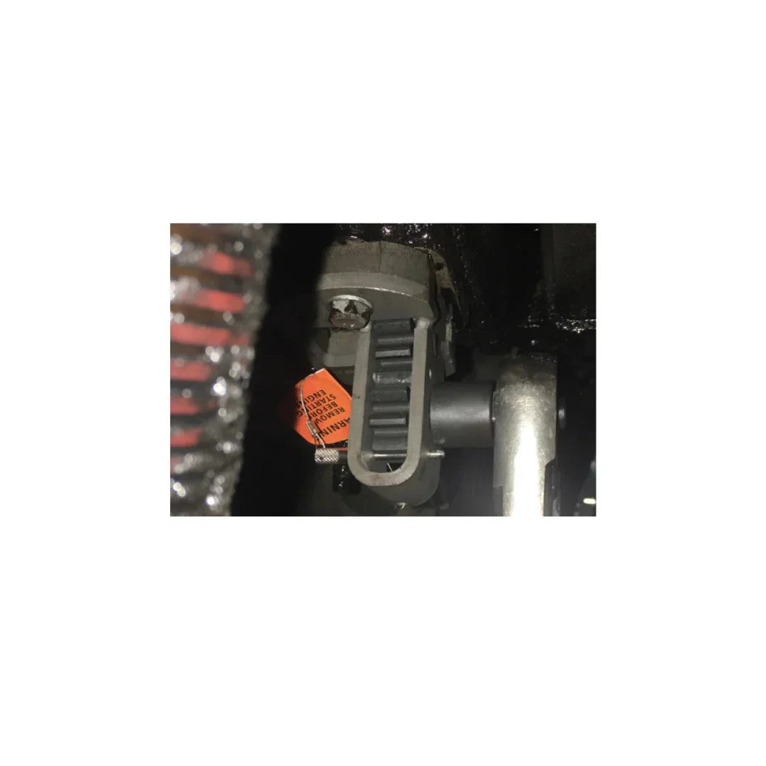 Assenmacher DD463 Engine Barring Tool installed on Detroit Diesel DD13/DD15/DD16 engine
