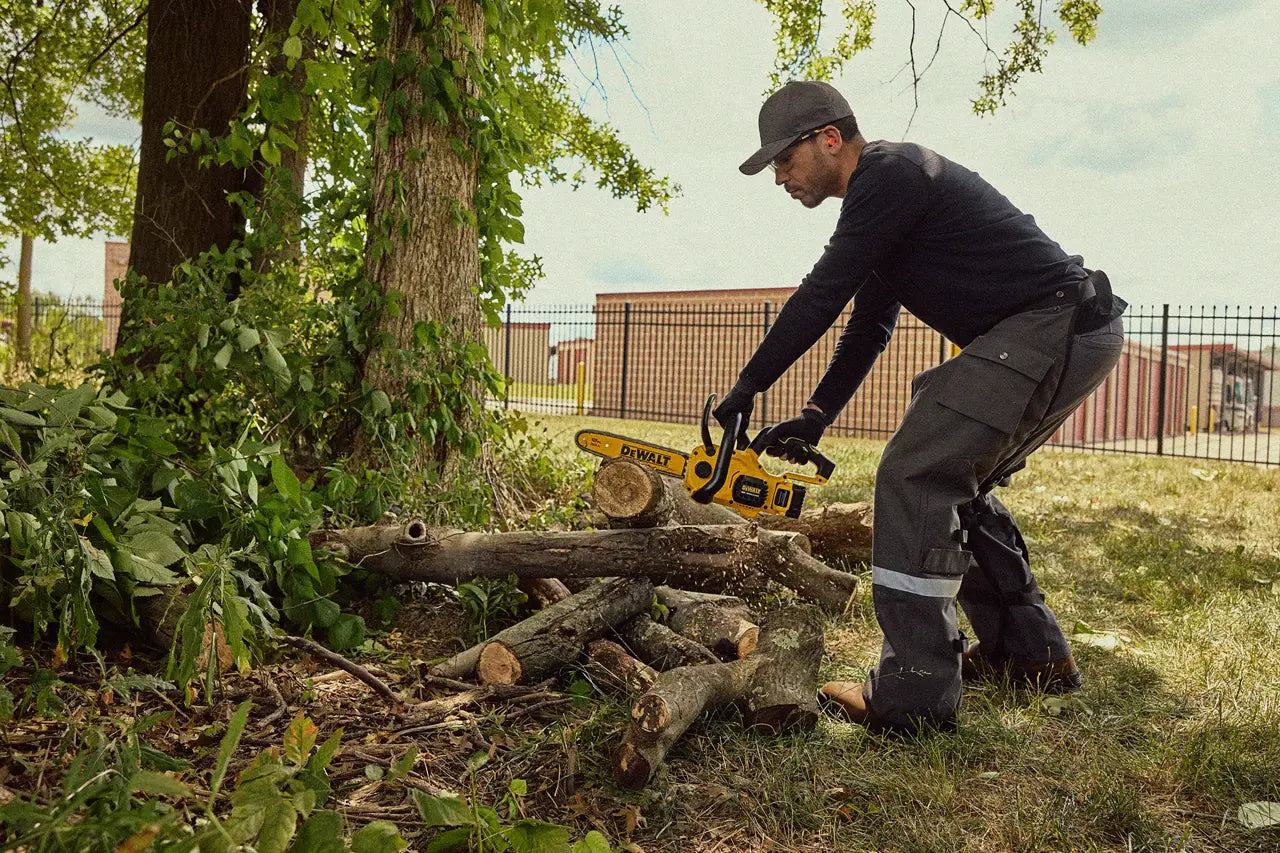 Dewalt DCCS621P1 20V MAX 12-In. Compact Brushless Cordless Chainsaw Kit
