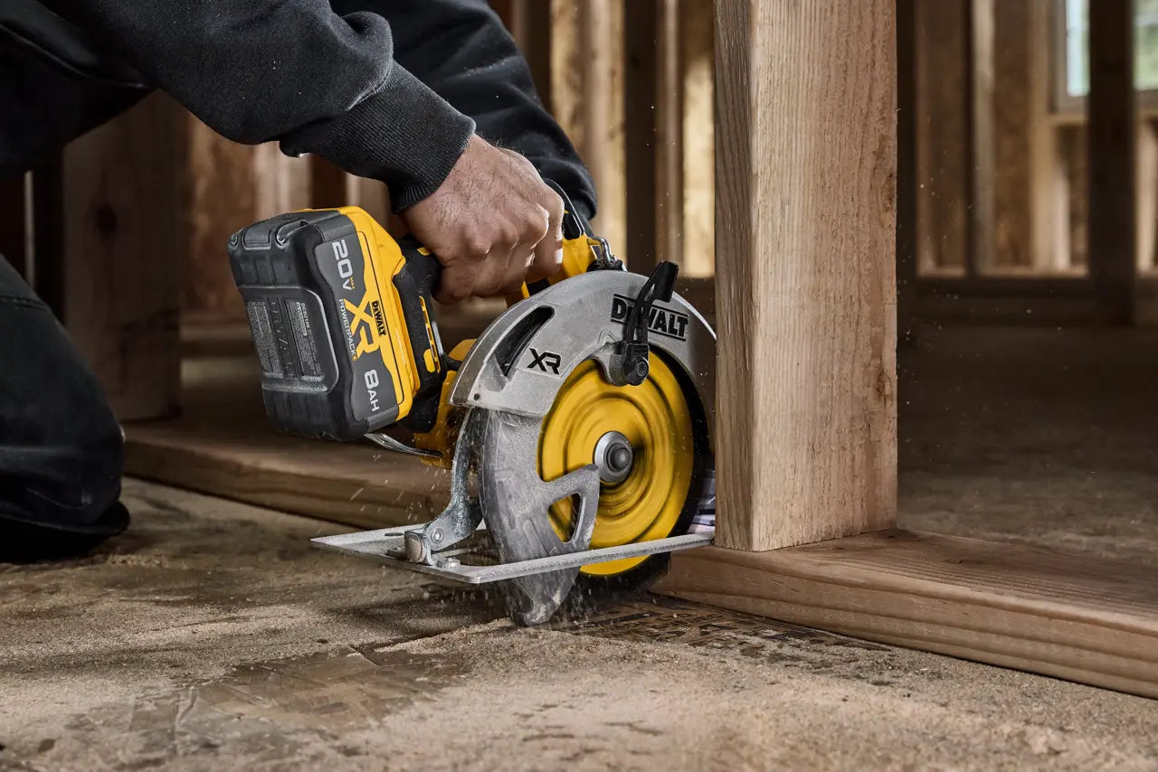 Dewalt DCS590B 20V MAX XR Brushless Cordless 7-1/4 In. Circular Saw