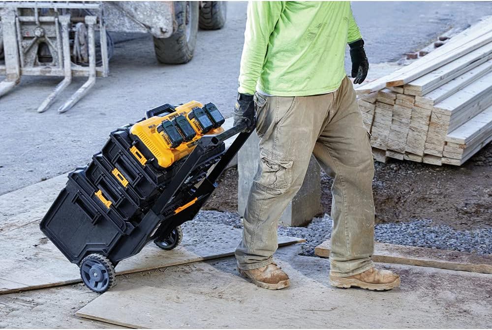 DeWalt DCB104 12V MAX*/20V MAX*/FLEXVOLT 8-Amp 4-Port Simultaneous Fast Charger