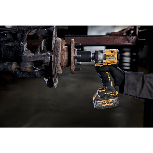 DeWalt DCF923P2 ATOMIC 20V MAX 3/8 in Cordless Impact Wrench with Hog Ring Anvil Kit - MPR Tools & Equipment