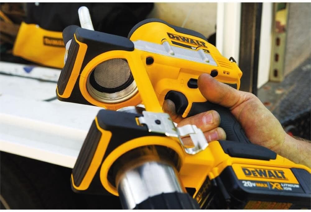 DeWalt DCGG571M1 20V MAX Cordless Grease Gun