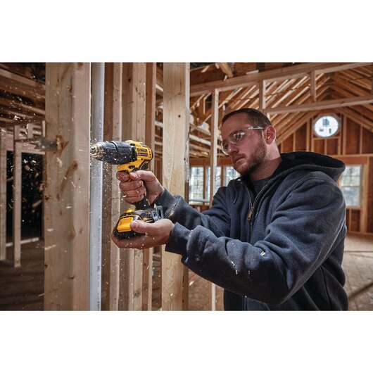 Dewalt DCD709C2 ATOMIC 20V MAX* Brushless Compact Cordless 1/2 in. Hammer Drill/Driver Kit - MPR Tools & Equipment