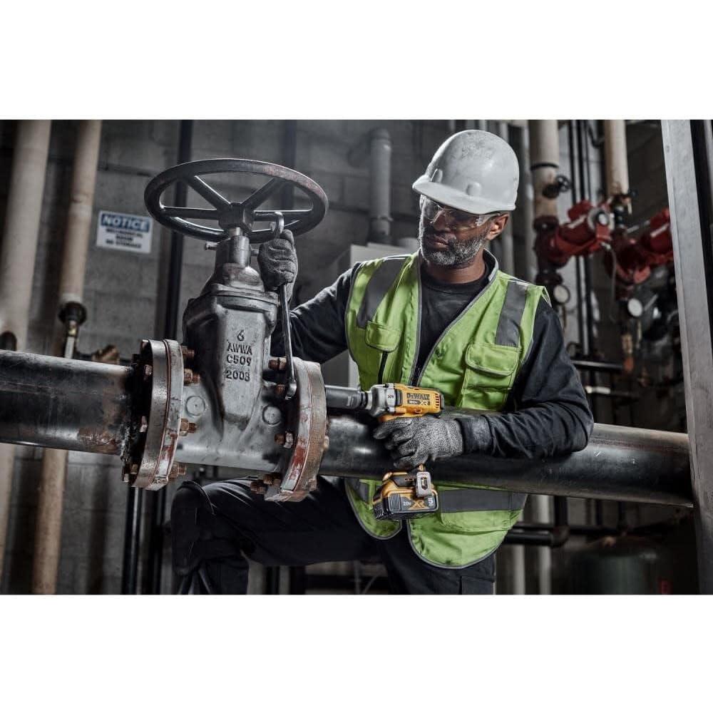 Dewalt DCF891P2 20V MAX XR® 1/2 in Mid-Range Impact Wrench Kit with Hog Ring Anvil