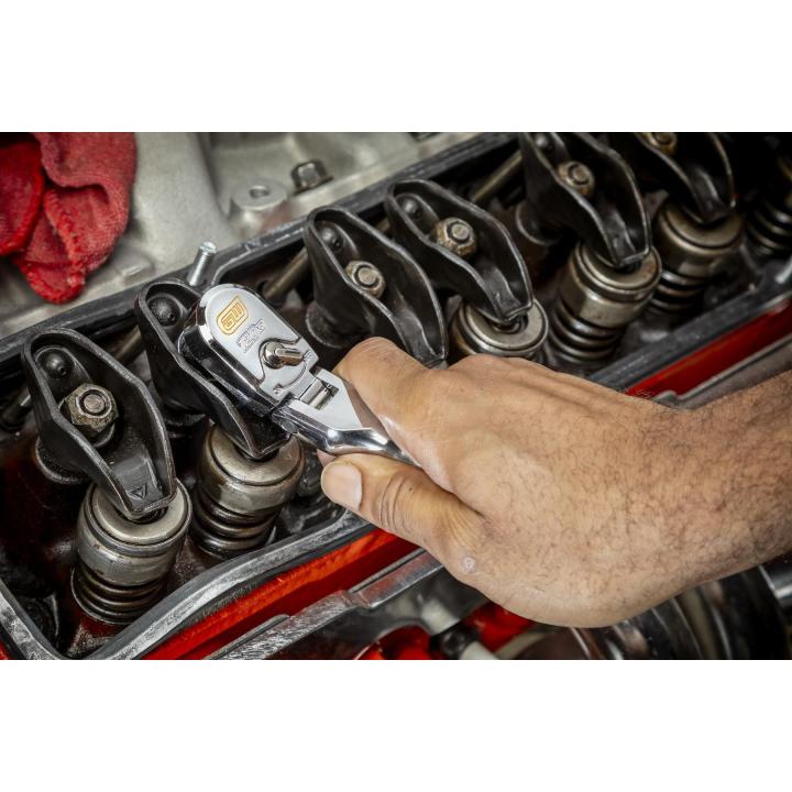 Gearwrench 81212XP stubby ratchet being used in tight engine rocker arm application