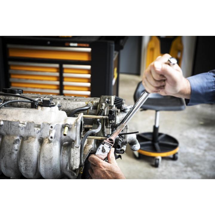 Gearwrench 81374 1/2" Drive 120XP Locking Flex Head Ratchet in Use on Engine