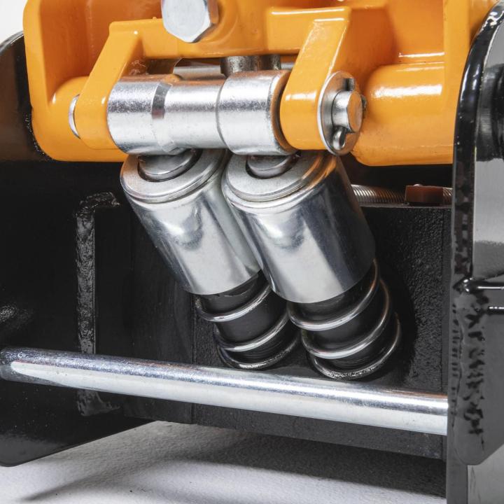 Gearwrench GWLPFJ3T 3.5 Ton Low Profile Floor Jack additional angle view