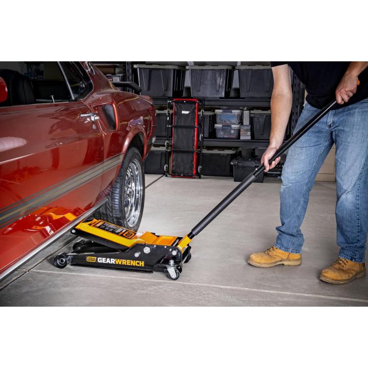 Gearwrench GWLPFJ3T 3.5 Ton Low Profile Floor Jack detail view