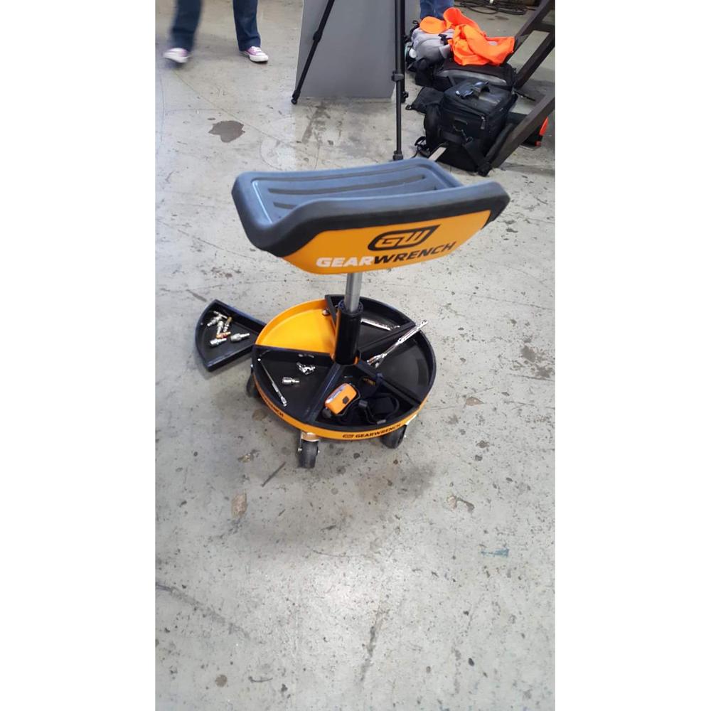 Gearwrench Adjustable Height Swivel Mechanics Seat 18" to 22" - 86994