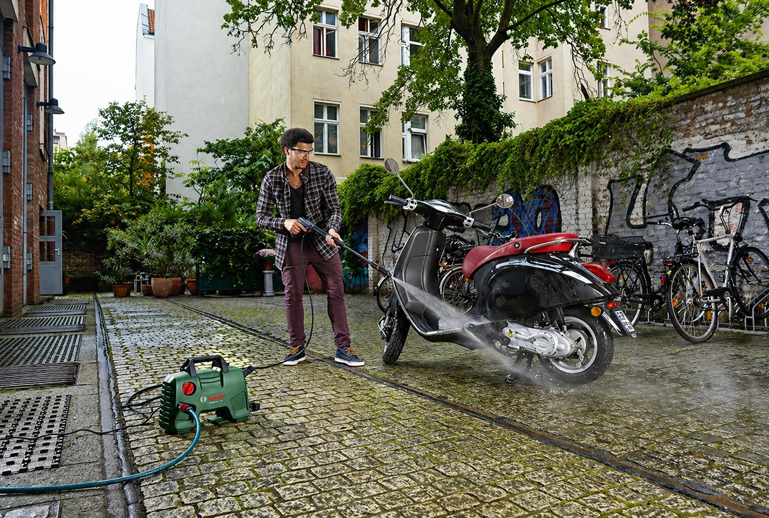 Bosch EASYAQUATAK 1700 Electric Pressure Washer, 1700 PSI, 1.54 GPM, Compact, Lightweight, Portable Power Cleaner for Car, Patio, Driveway, Deck & Outdoor Cleaning