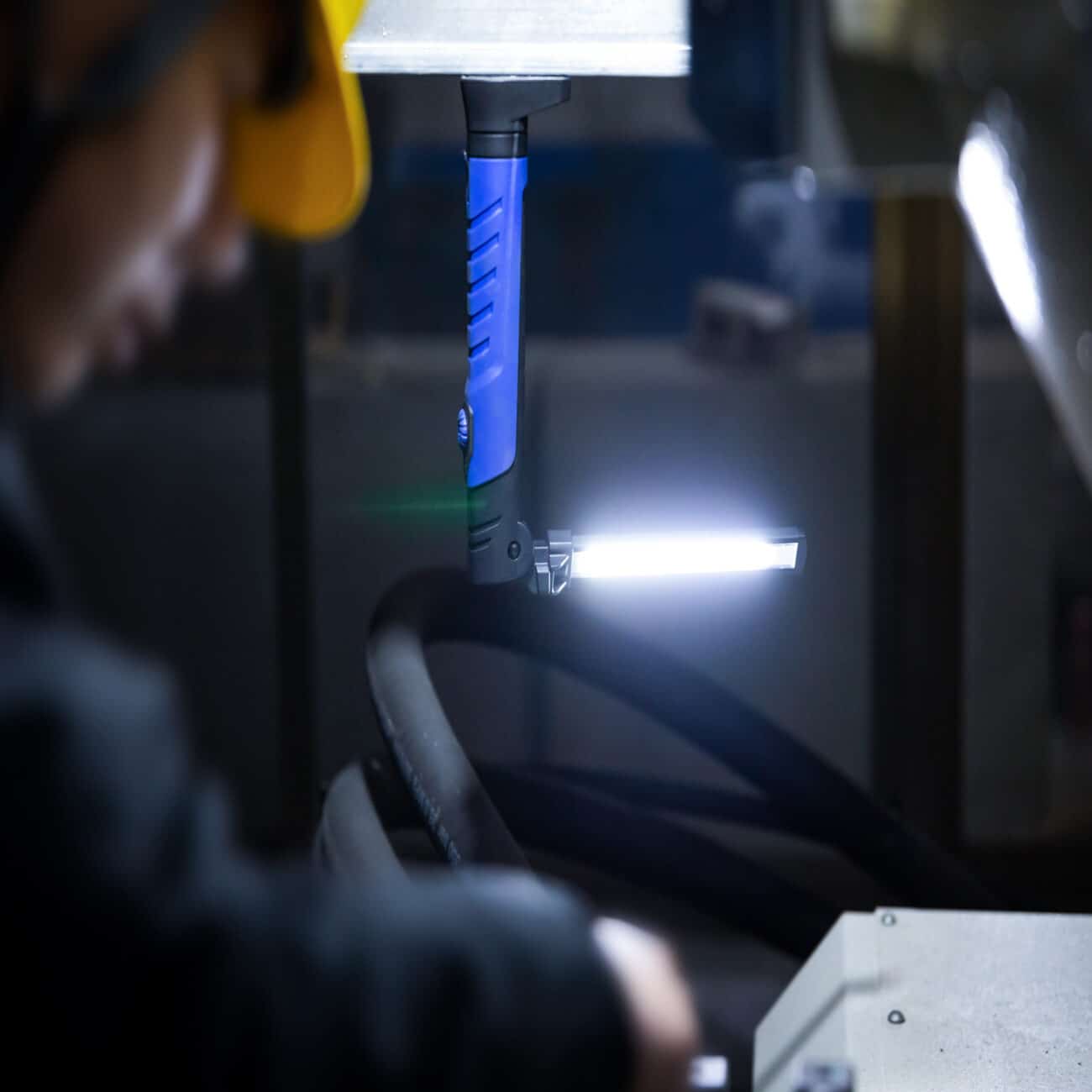 Alert Stamping KWR700T rechargeable LED work light image 6