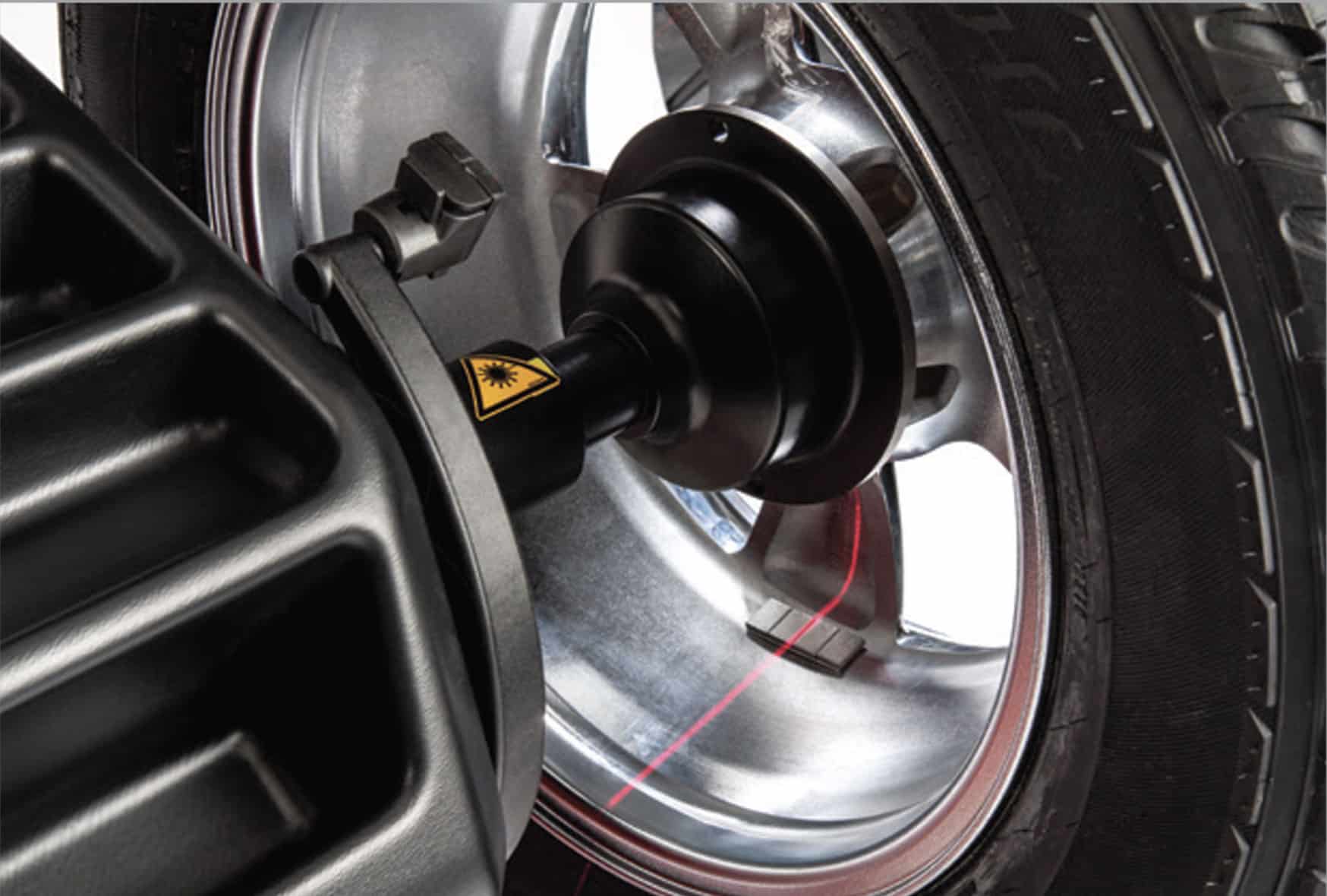 Coats 1185 Wheel Balancer laser guidance system close-up on wheel rim