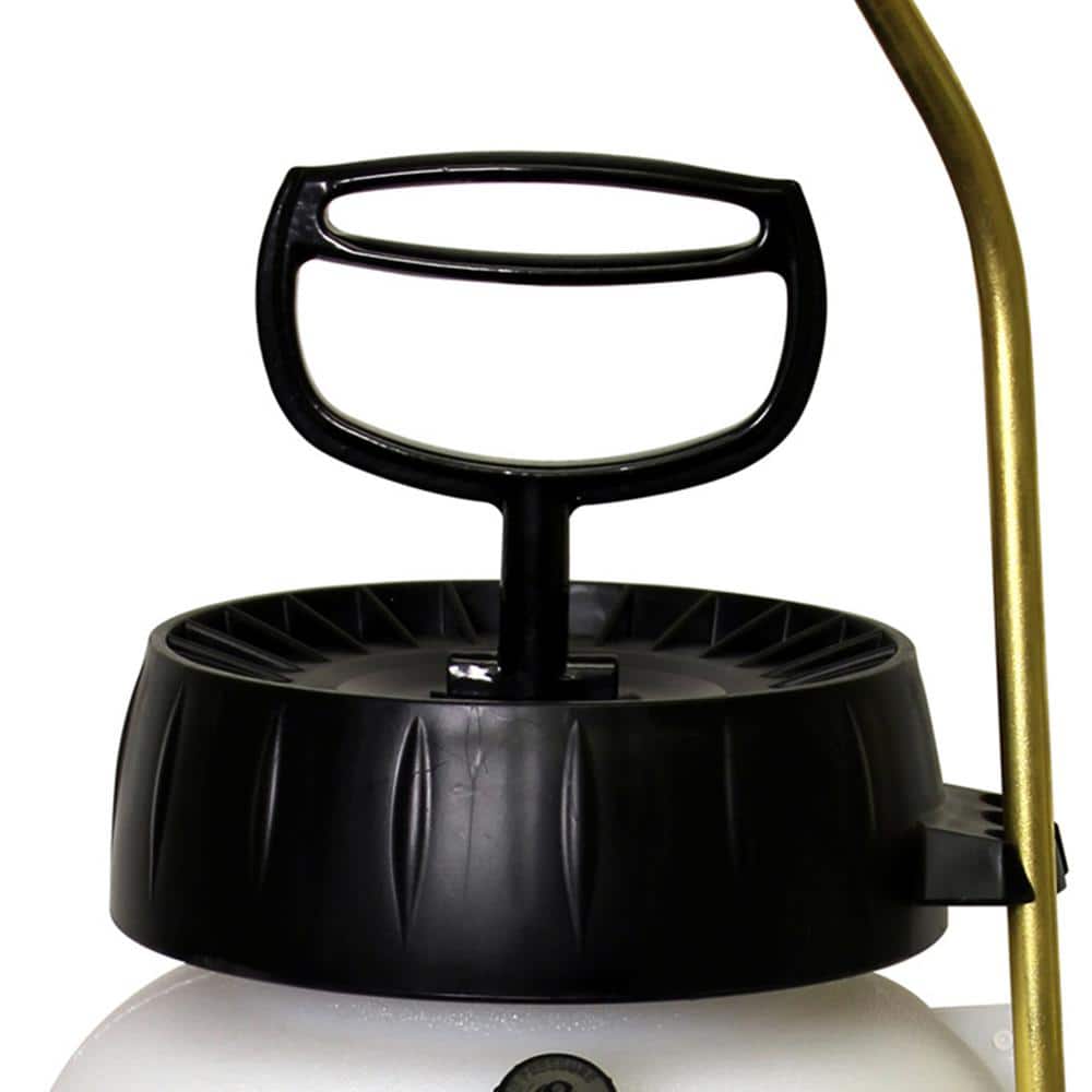 Chapin 21220XP wide-mouth tank cap and ergonomic pump handle closeup