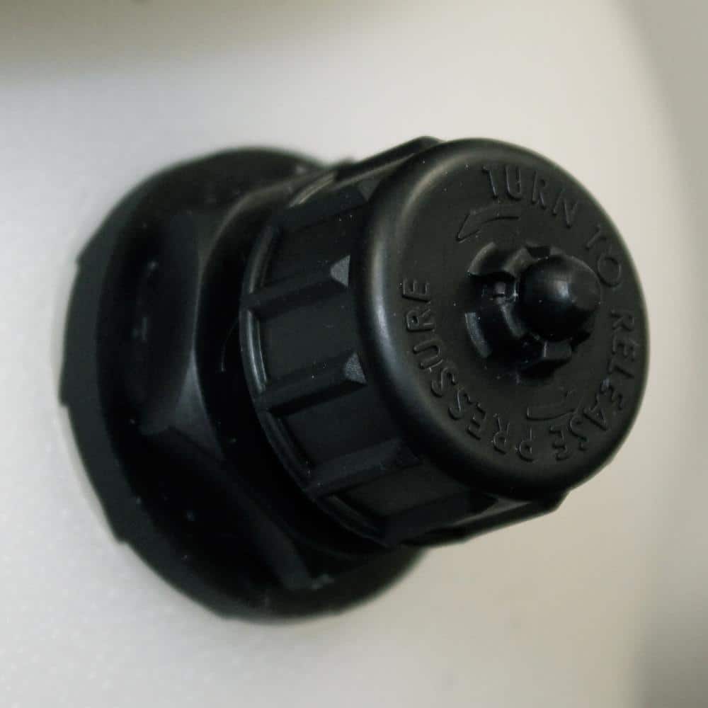 Chapin 21220XP pressure relief valve turn-to-release closeup