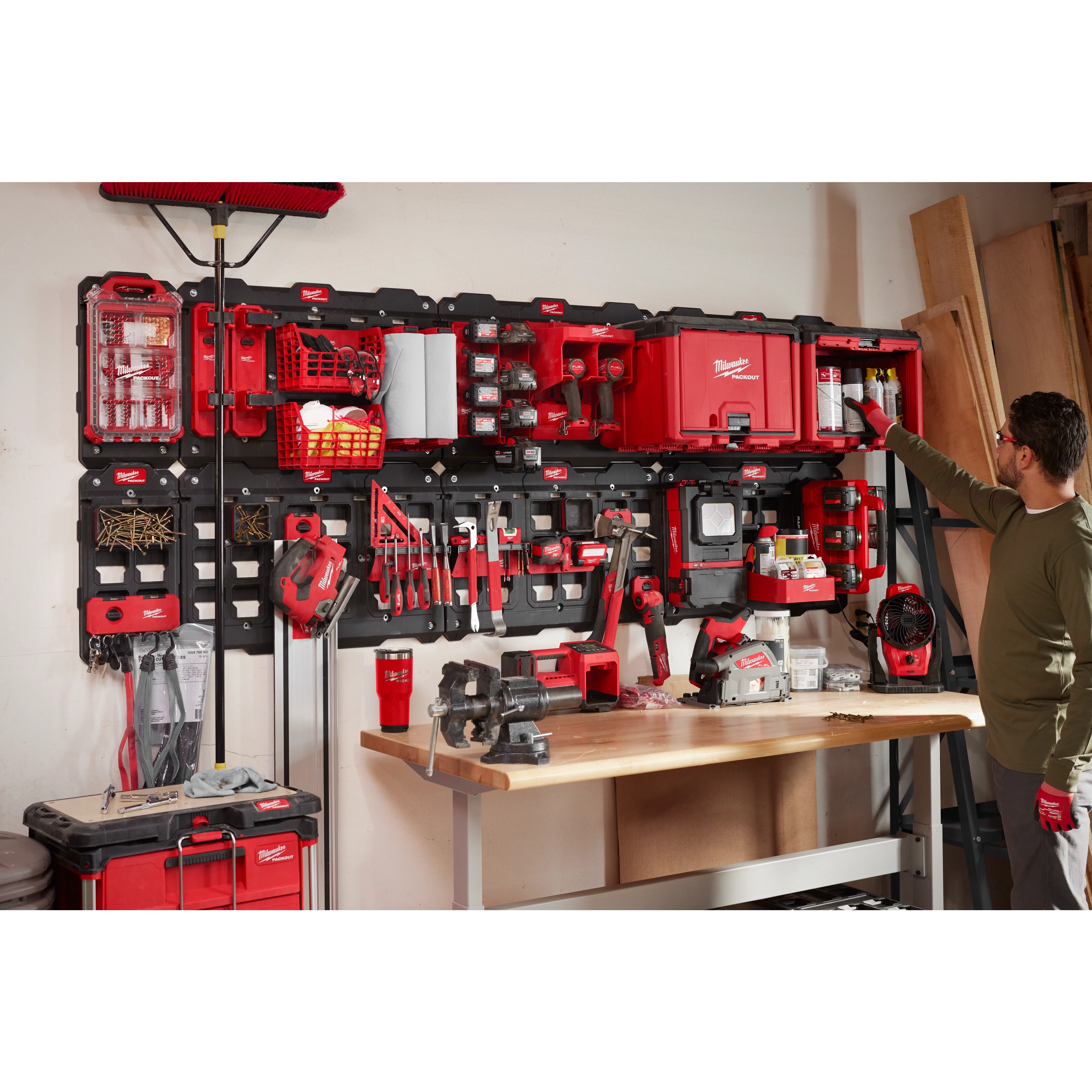 Milwaukee Tool PACKOUT Magnetic Bin packaging and contents