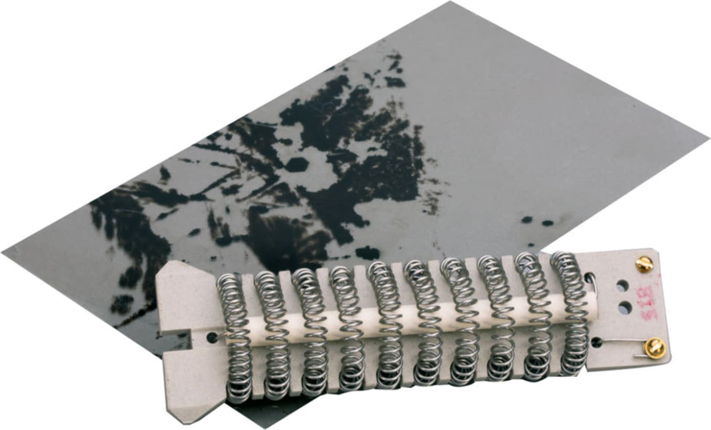 Master Appliance 30107 Element Kit for HG-501T Professional Heat Gun 120V, showing heating coil element and mica sheet